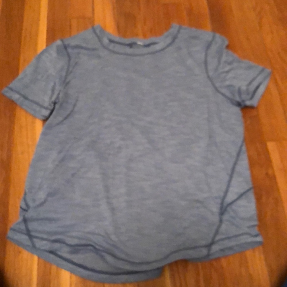 Lululemon shirt size 4